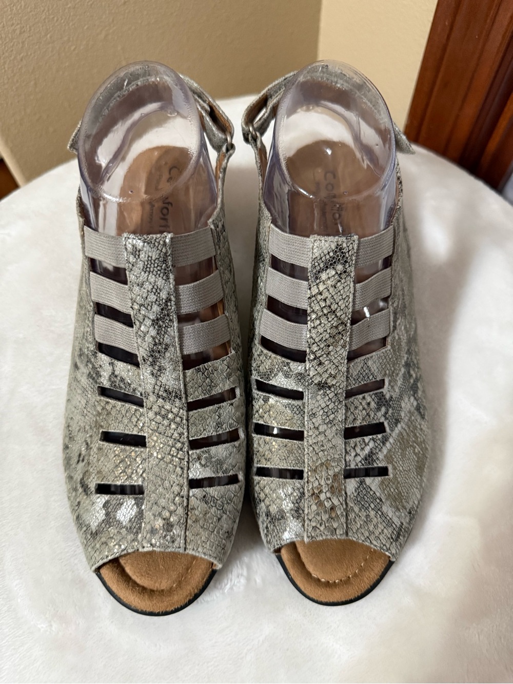 Comfortiva Faye Caged Wedge Sandals - Light Grey Snake Print size 8W